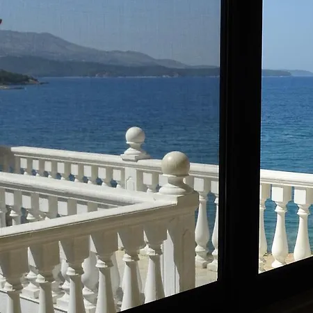 Petro's * Ksamil